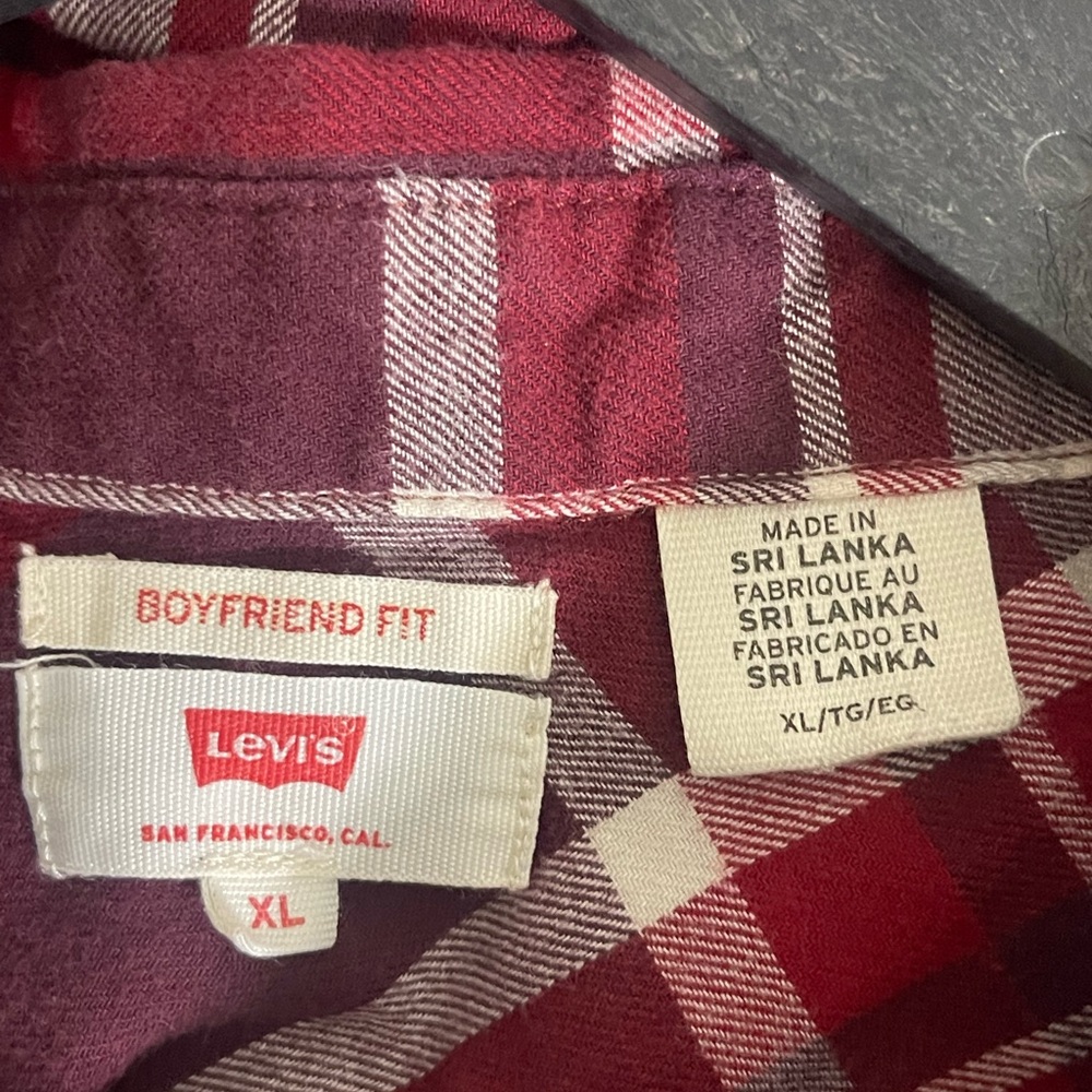Vintage Women's Levi's Burgundy Plaid Button‎ Down Shirt Size XLARGE - Picture 7 of 7